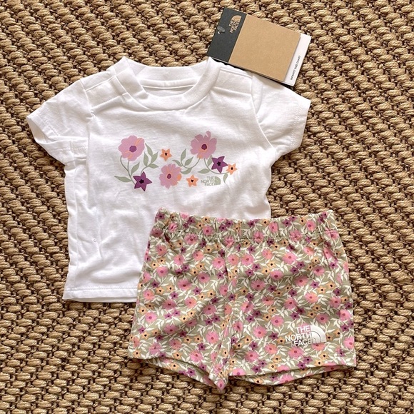 ⭐️SET OF 2⭐️ The North Face Baby Girl’s Summer Set. Size 3M. - Picture 2 of 8